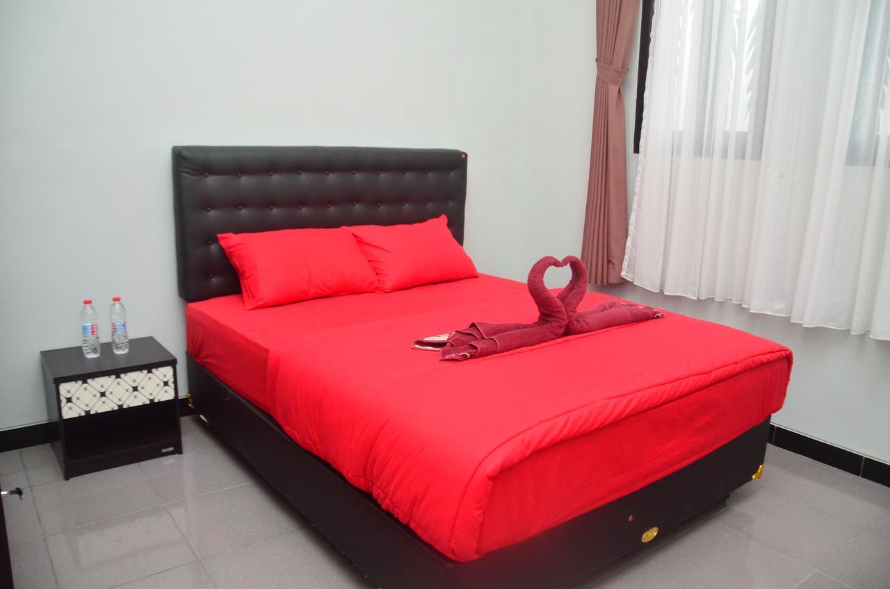 Banyu Homestay Banyuwangi  Buitenkant foto