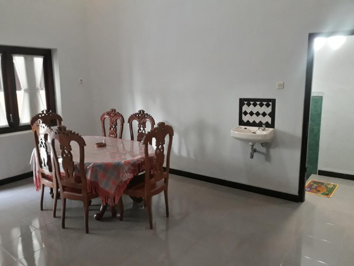 Banyu Homestay Banyuwangi  Buitenkant foto
