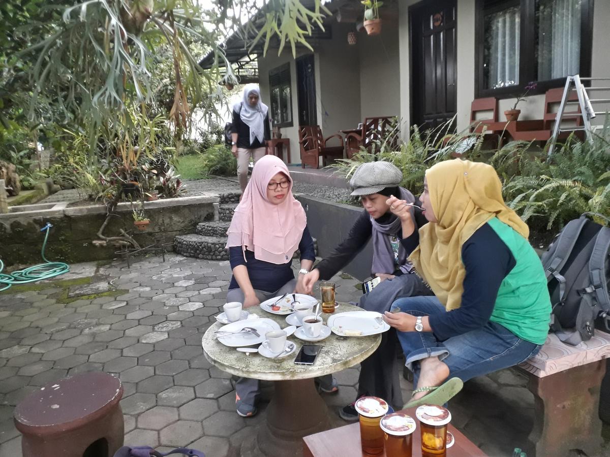 Banyu Homestay Banyuwangi  Buitenkant foto