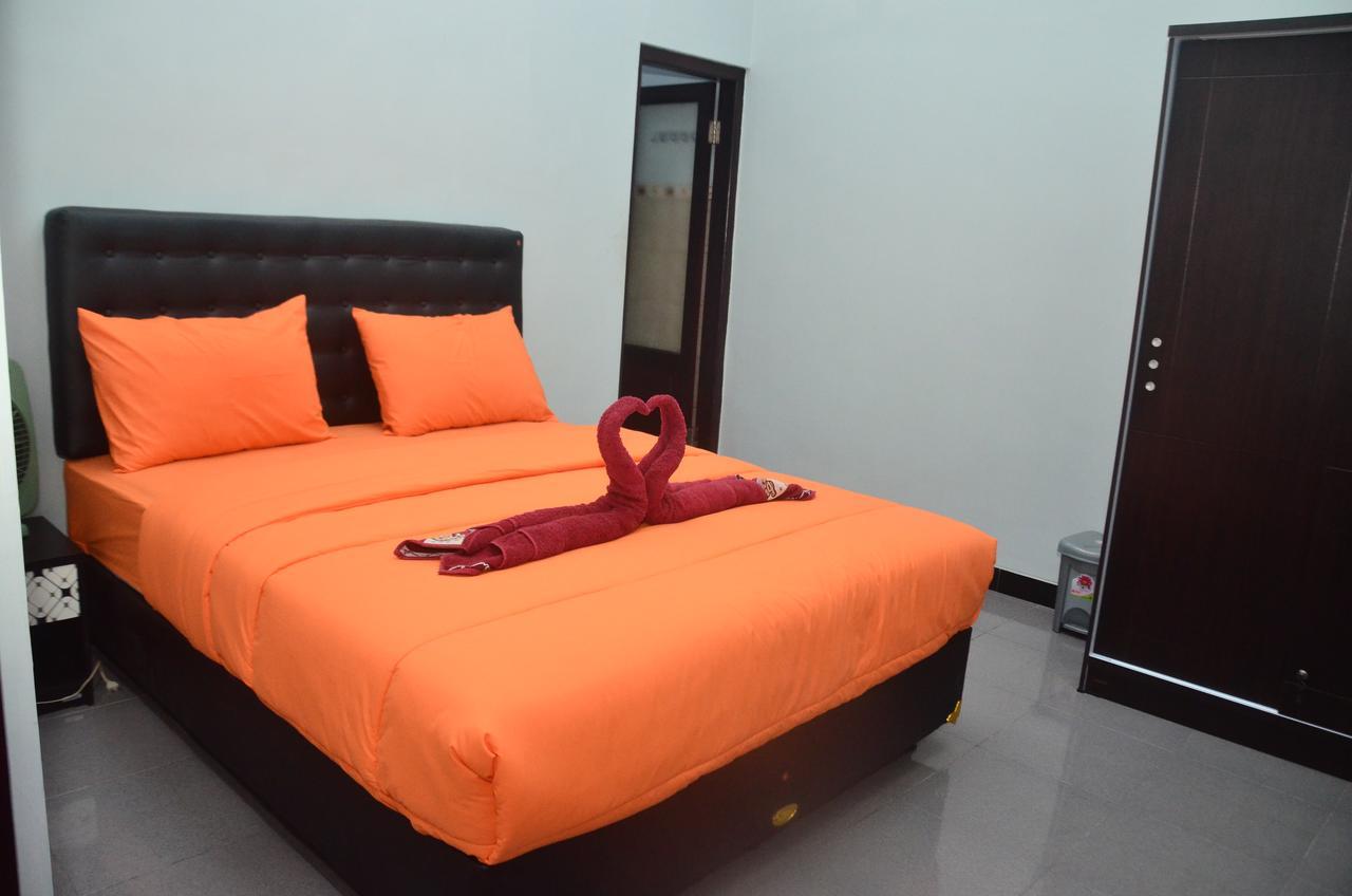 Banyu Homestay Banyuwangi  Buitenkant foto