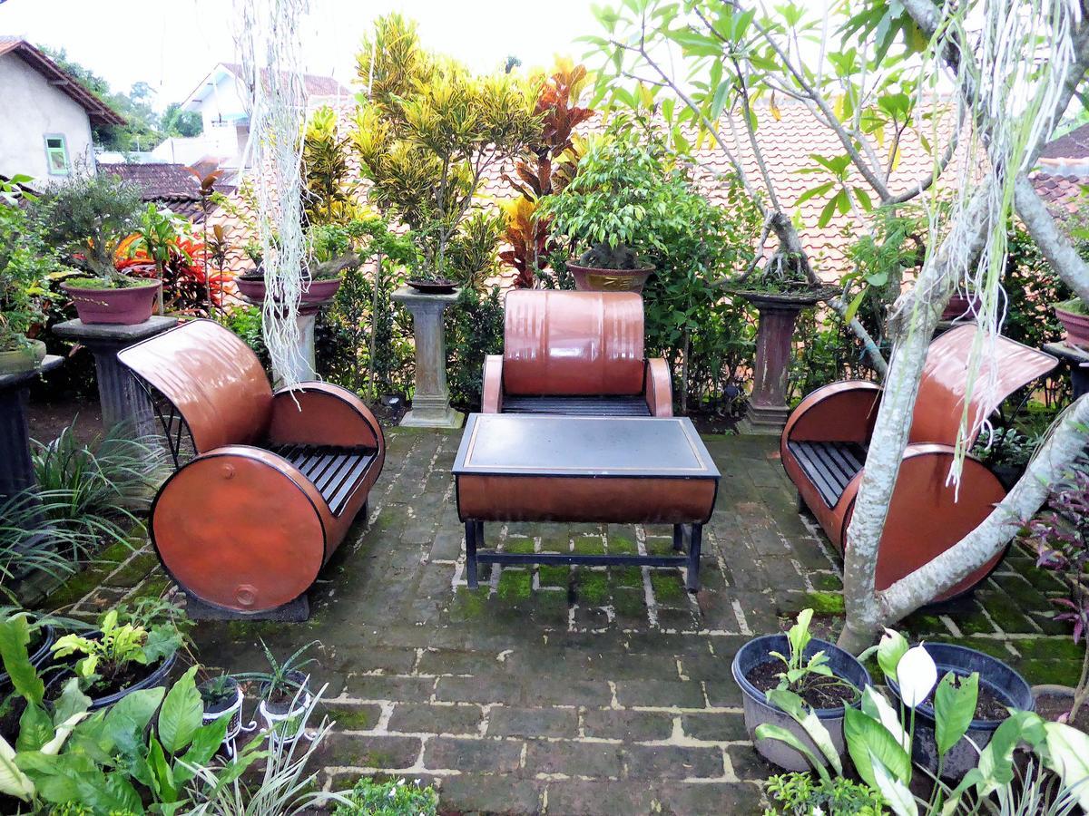 Banyu Homestay Banyuwangi  Buitenkant foto