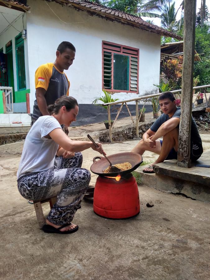 Banyu Homestay Banyuwangi  Buitenkant foto