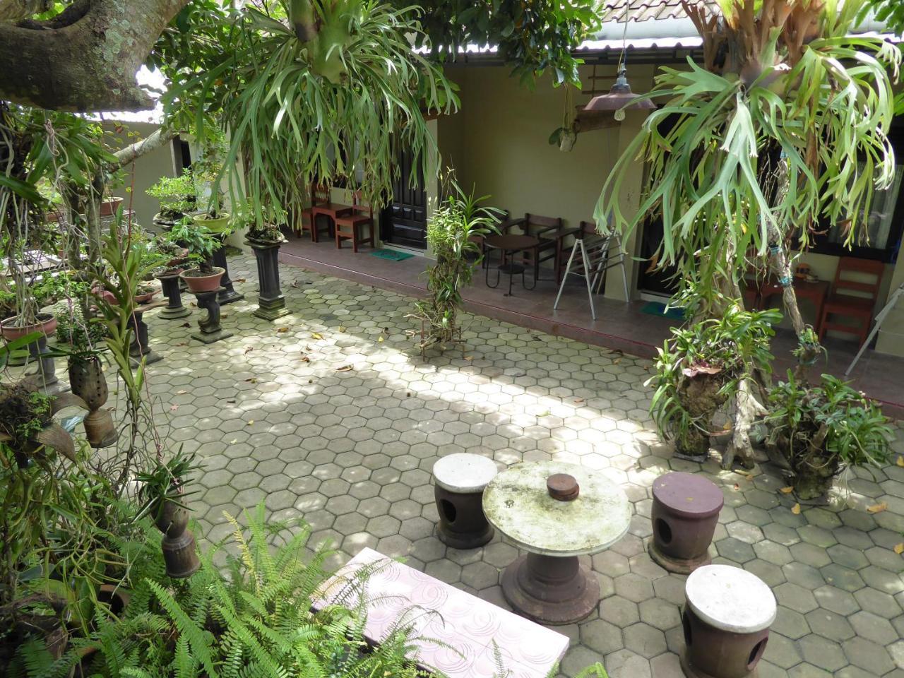 Banyu Homestay Banyuwangi  Buitenkant foto
